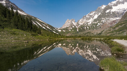 Naklejka premium Mountain Lake