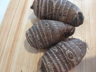 まな板の上の里芋