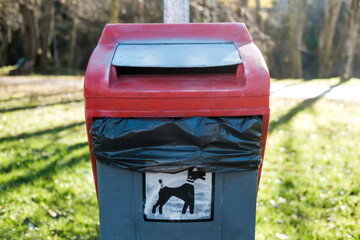 Dog waste bin inviting owners to keep the park clean