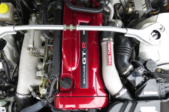 愛知、日本 : 2016年9月18日 : 日産R34型スカイラインGT-Rのエンジン、RB26DETT