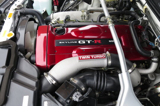 愛知、日本 : 2015年7月7日 : 日産R34型スカイラインGT-Rのエンジン、RB26DETT