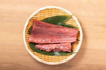 ［長崎県産］本マグロ　解体（赤身　血合い）