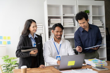 Fototapeta premium Collaborative Teamwork in Modern Office 