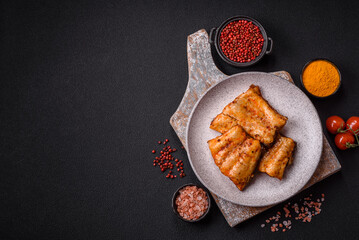 Grilled fish fillet with salt, spices and herbs