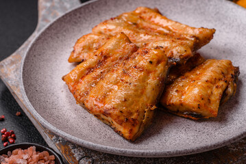Grilled fish fillet with salt, spices and herbs