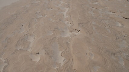 Photo paradisiaque de dunes de sable dans le désert avec lacs eau turquoise, Parc Lençois Maranhenses, Brésil