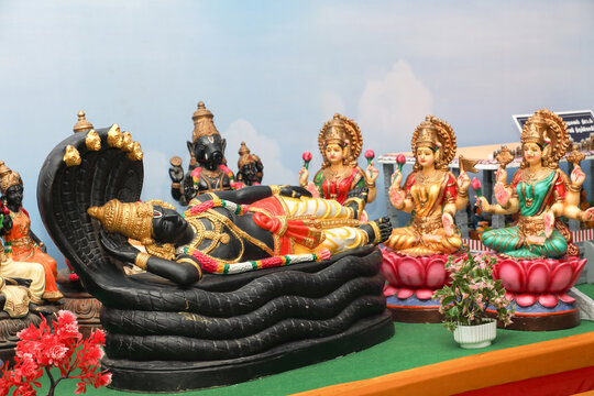 Sri Ranganathar and Lakshmi devi statues in Dasara dolls golu
