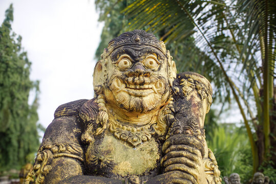 old statues from hindu religion, statues, dwarapala statues of the holy gates in hinduism.