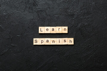 learn spanish word written on wood block. learn spanish text on table, concept © sosiukin