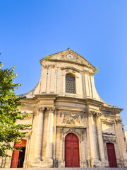 Obraz premium The Best Way to Enjoy the Street View of Beaucaire, a Quaint and Historic Village in France