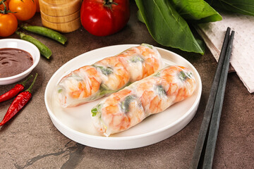 Vietnamese spring roll with prawn