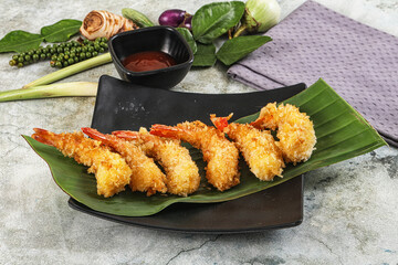 Shrimp tempura with spicy sauce