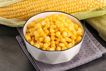 Canned sweet young corn grain