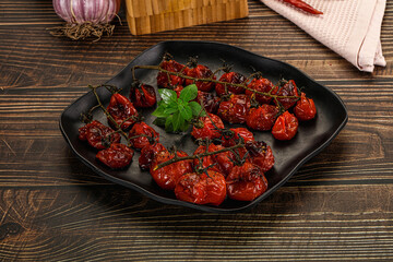 Baked cheeryy momatoes with olive oil