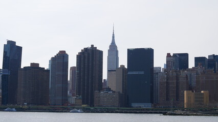 Fototapeta premium Manhattan skyline, New York City, NYC, horizon, gratte-ciel, architecture, ville, urbain, métropole, États-Unis, Amérique, Big Apple, Empire State Building, One World Trade Center, Freedom Tower, Chry