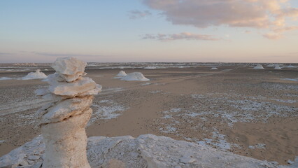 d&eacute;sert blanc, &Eacute;gypte, Sahara, formations rocheuses, calcaire, craie, paysage d&eacute;sertique, sable, dunes, &eacute;rosion, g&eacute;ologie, nature, parc national, formations naturelles, rochers, aventure, exploration, 