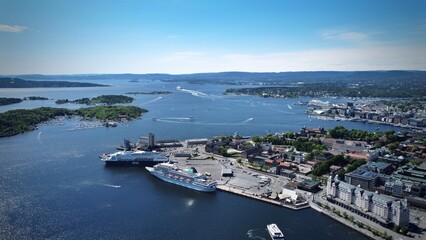 Vue a&eacute;rienne panoramique de la ville Oslo avec architecture Barcode Project, la mer, op&eacute;ra, mus&eacute;e Munch et rail de train, Norv&egrave;ge
