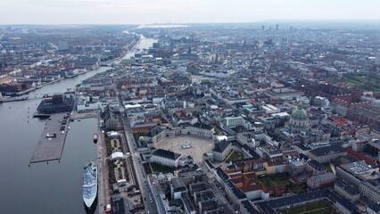 Obraz premium Vue aérienne panoramique de la ville capitale Copenhague au coucher de soleil avec lac Pavillon et pont Dronning Louises Bro, Danemark, Europe 