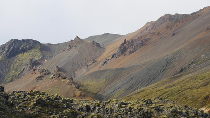 Landmannalaugar, Islande, Hautes Terres, montagnes rhyolitiques, sources chaudes géothermiques, randonnée, Laugavegur, Fjallabak, Laugahraun, Brennisteinsalda, Bláhnjúkur, Ljótipollur, paysages coloré