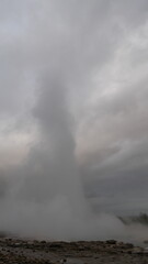 Geysir, Islande, geyser, Strokkur, éruption, source chaude, géothermie, Haukadalur, Golden Circle, nature, phénomène naturel, vapeur, eau chaude, activité géothermique, paysage, attraction touristique