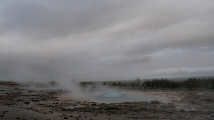Geysir, Islande, geyser, Strokkur, éruption, source chaude, géothermie, Haukadalur, Golden Circle, nature, phénomène naturel, vapeur, eau chaude, activité géothermique, paysage, attraction touristique