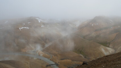 Hveradalir, Islande, zone géothermique, sources chaudes, vapeur, montagnes rhyolitiques, Kerlingarfjöll, Highlands, paysages colorés, randonnée, photographie, aventure, exploration, nature, phénomènes