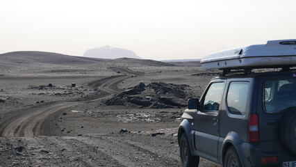 Islande, Highlands, route F-roads, 4x4, expédition, aventure, voyage, nature sauvage, paysage volcanique, désert noir, cendres volcaniques, piste isolée, hors-piste, exploration, solitude, vastitude, 