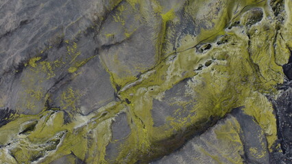 Vue aérienne panoramique de la chaîne de volcan Laki, désert de montagne de mousse, Islande
