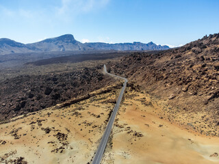 Vue aérienne professionnel au drone des mines de San Jose au Parc national del Teide et avec dunes...
