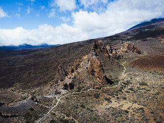 Vue aérienne professionnel au drone du volcan mont Teide au Parc national del Teide et Roques de García, Ténérife, Espagne
