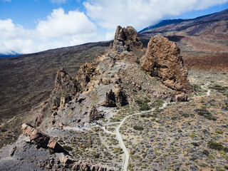 Vue aérienne professionnel au drone du volcan mont Teide au Parc national del Teide et Roques de...