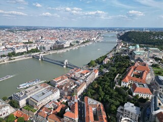 Vue aérienne panoramique de la ville capitale Budapest avec église Our Lady of Buda Castle,...