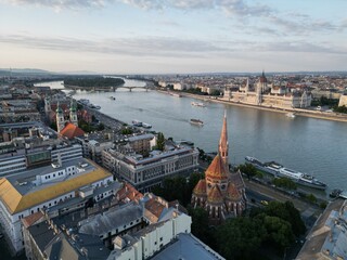Vue aérienne panoramique de la ville capitale Budapest avec parlement hongrois Országház...