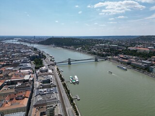 Vue aérienne panoramique de la ville capitale Budapest avec église Our Lady of Buda Castle,...