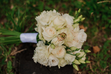Elegant Wedding Bouquet with Intertwined Rings