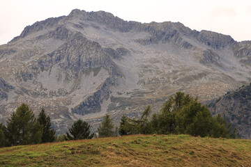 Wanderregion Val Masino; Monte Spluga (2845) von der Alpe Granda gesehen