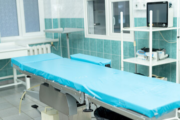 empty otolaryngology operating room, couch in the operating room
