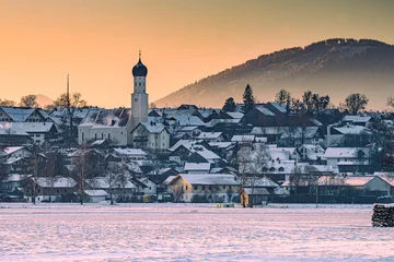 Königsdorf bei Bad Tölz und Wolfratshausen im Winter bei Sonnenaufgang © Andy Ilmberger