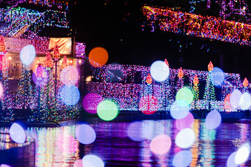 カラフルなクリスマスのイルミネーション2024年