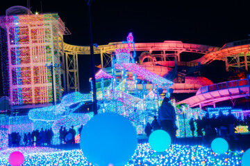カラフルなクリスマスのイルミネーション2024年