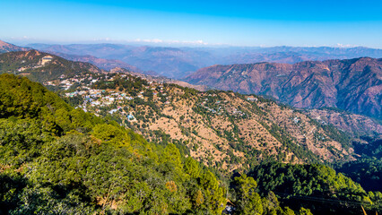 Tip N Top Lansdowne also commonly known as Tiffin Top, is a hilltop viewpoint located at 1700 meters above the sea level and provides visitors with magnificent, breathtaking views.