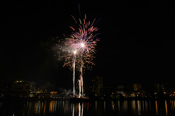 feu d'artifice, Choisy le Roi, la Seine, Val de Marne, 94, France