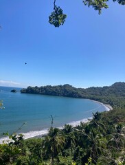 Naklejka premium Costa Rican Lookout Overlooking a Stunning Beach