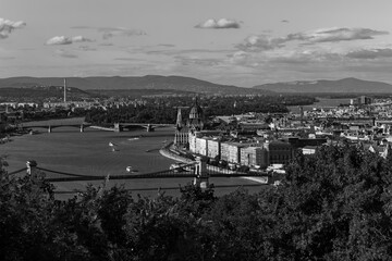 Naklejka premium Stunning bw photos of Budapest showcasing the Parliament Building, Buda Castle, Chain Bridge. Capturing the charm of the Danube River, vibrant cityscapes, and historic architecture. Perfect for travel