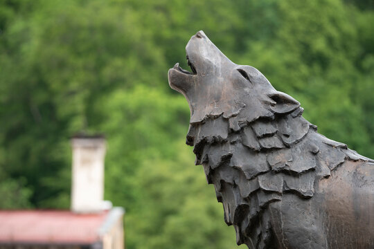 Wolf als Wahrzeichen von Wolfratshausen in Bronze