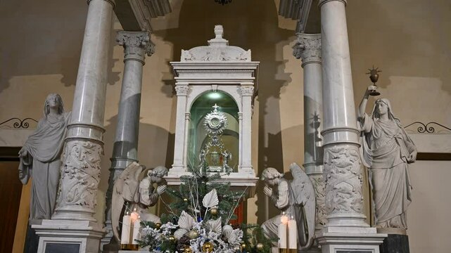 The church of S. Francesco or sanctuary of the Eucharistic Miracle is annexed to the homonymous convent of the Friars Conventual. It contains the famous relics of the Eucharistic miracle of Lanciano.