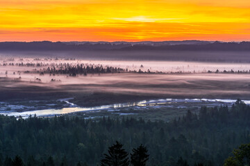Isartal bei Wolfratshausen und Icking bei Nebel und Morgenrot