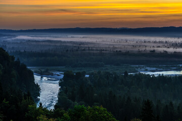 Mündung Loisach in die Isar bei Schlederloh Icking im Morgennebel