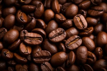 Obraz premium Close up of roasted coffee beans, creating a rich, textured background, ideal for coffee related themes