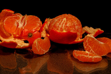 Mandarine 1

S&uuml;dfr&uuml;chte als Auslage, gesch&auml;lt und zerlegt